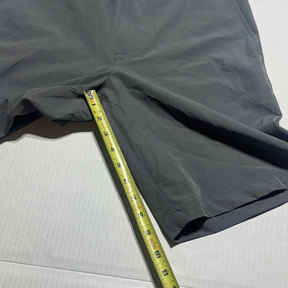 NWT Banana Republic Gray comfort flat front Shortsw pockets & zipper lightweight